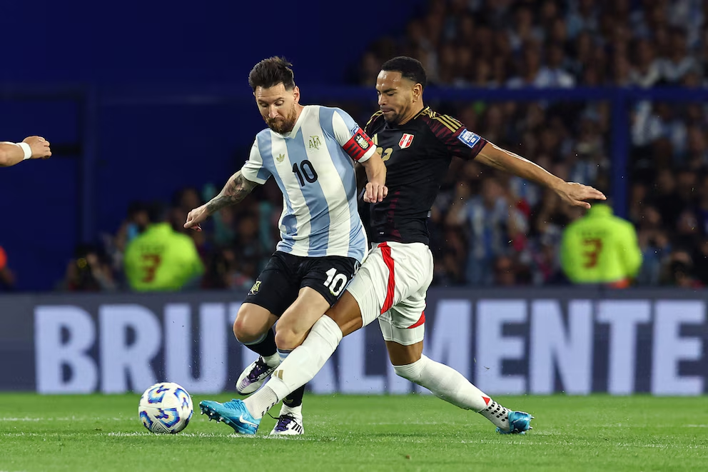 argentina derroto a peru 1 a 0 en la bombonera