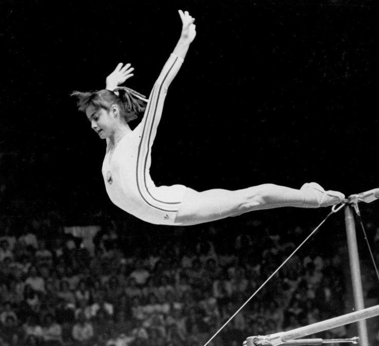 Hoy se cumplen 45 años del inolvidable hito que marcó la rumana que, en los Juegos Olímpicos de Montreal, Canadá, se convirtió en la primera gimnasta de la historia en obtener una calificación de 10.