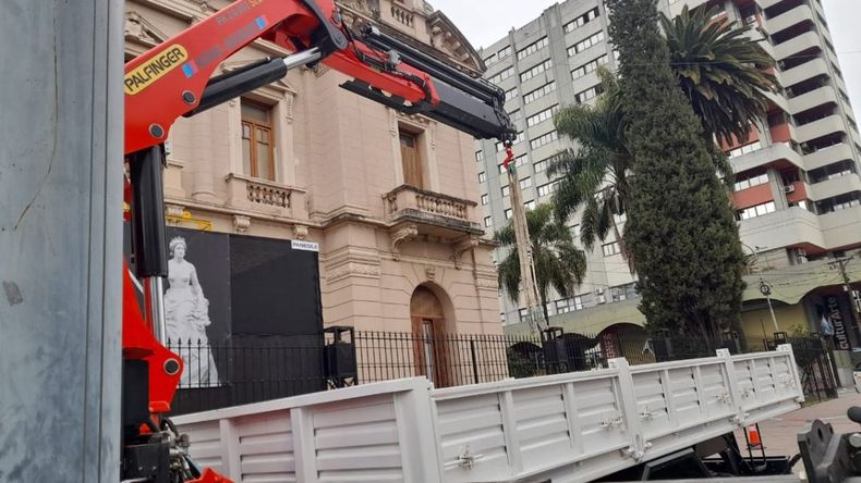 Comienza el traslado de las esculturas de Lola Mora: mañana es el turno de La Justicia