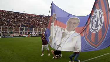 El mundo del fútbol despide al Papa Francisco: homenajes y recuerdos de clubes