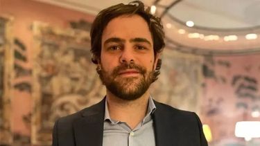 Peter Lanzani internado de urgencia. Peter Lanzani internado de urgencia.
