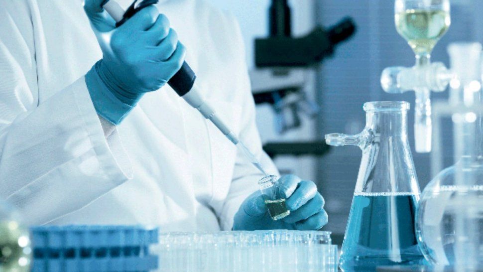 Alertaron mediante un trabajo de investigación los cuatro posibles síntomas que atravesaron personas que fueron vacunadas, y que igual se contagiaron de Covid-19.