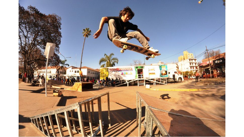 Movida de skaters en Juju