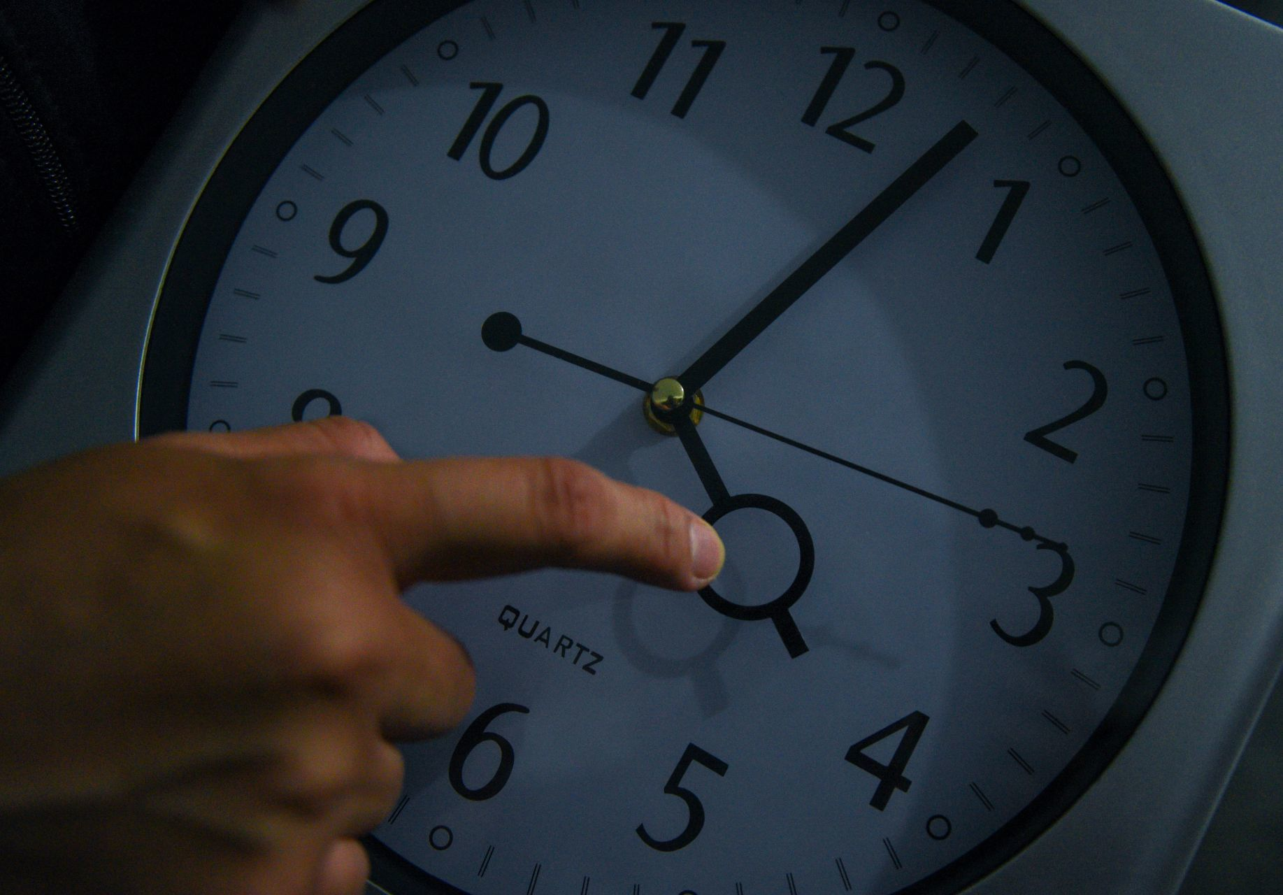 presentaron un proyecto para atrasar una hora el reloj en argentina: de que trata
