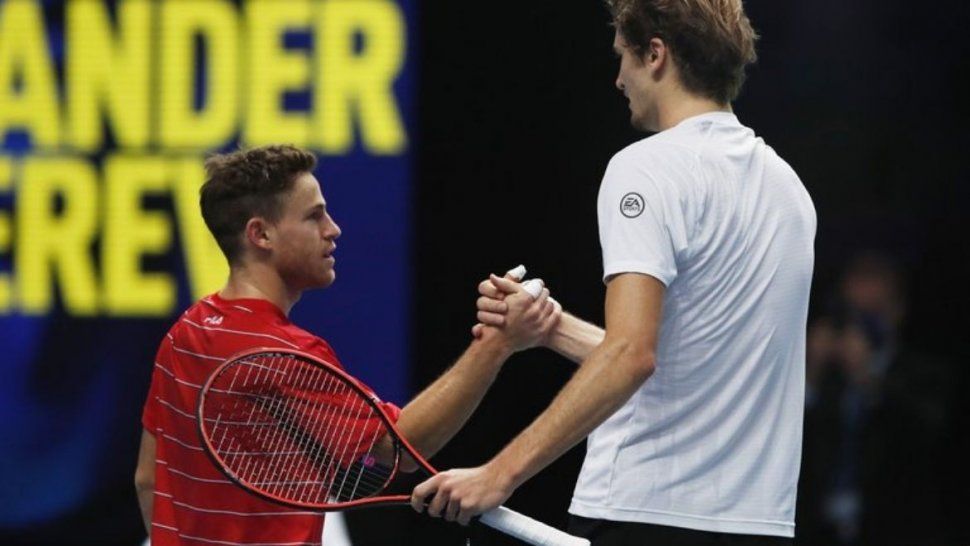 El saludo entre Schwartzman y el alemán Zverev en Londres. /Foto: Reuters/Paul Childs