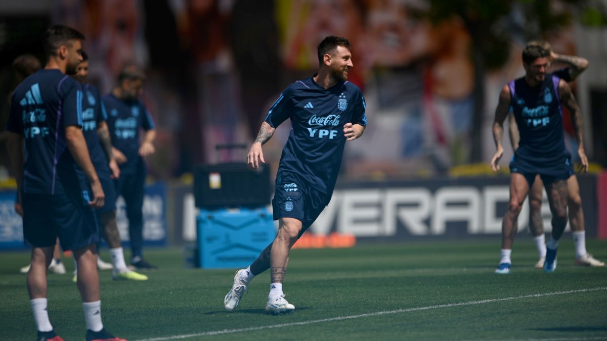 A horas de jugar en Perú frente al seleccionado local, Lionel Messi se entrenó, pero el técnico no confirmó su titularidad.