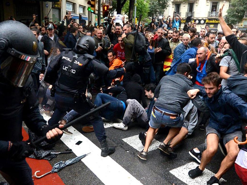 Disturbios en el referéndum en Cataluña