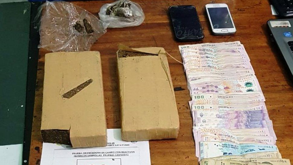 El Carmen: los detienen por llevar casi 2 kilos de marihuana en la camioneta