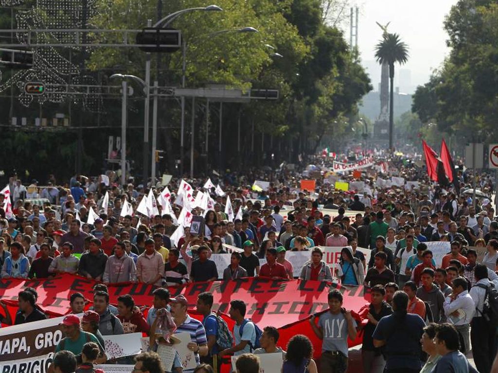 25 mil mexicanos pidieron por la aparición de los estudiantes