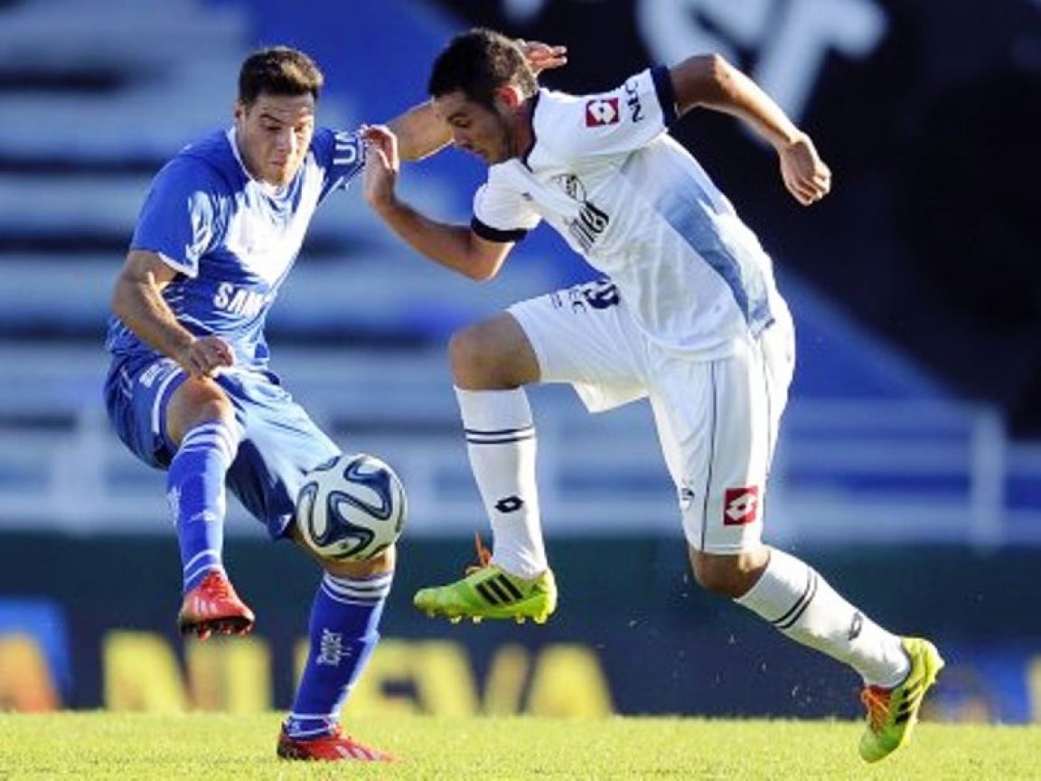 Quilmes salió del descenso ante Vélez