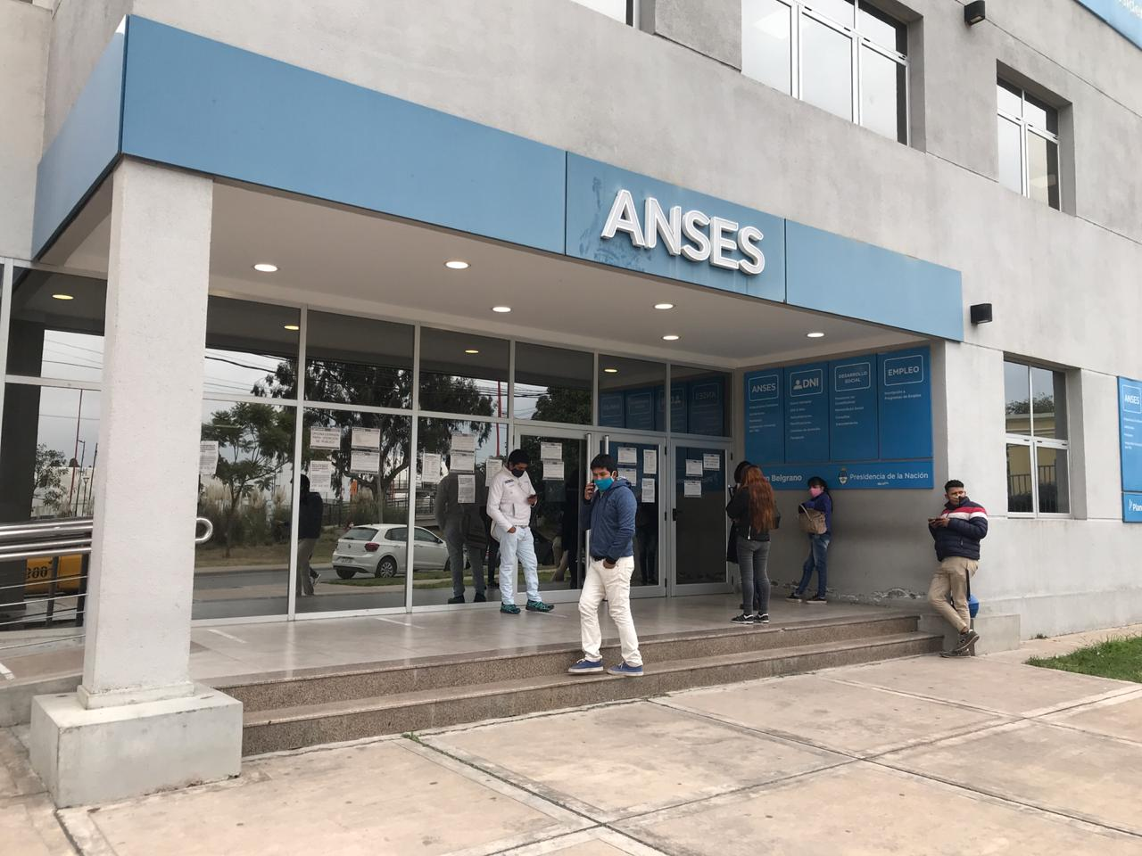 Anses paga jubilaciones, AUE y tarjeta Alimentar