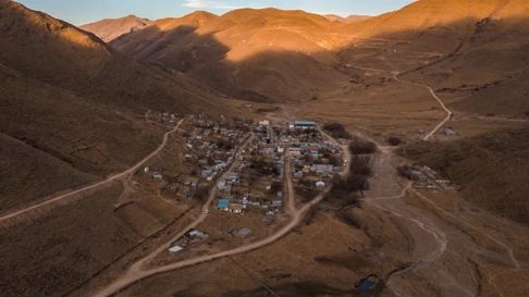 Todo Jujuy | Para llegar desde San Salvador de Jujuy, es necesario tomar inicialmente la Ruta Nacional 34 en dirección norte y luego seguir por la Ruta Provincial 83.