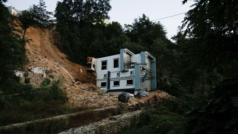  Tragedia en Nepal: una avalancha dejó 4 muertos y 12 desaparecidos   