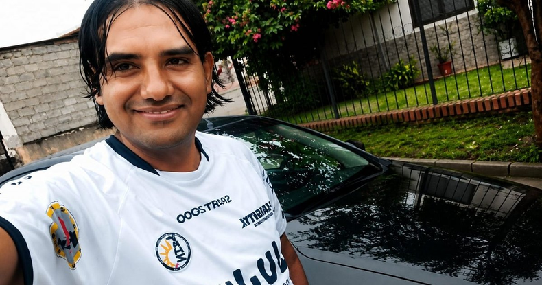 Roberto Tarifa Entre la 1 y las 2 del domingo 16 de noviembre de 2025. Roberto estaba en la casa lavando su auto y fue agredido por esta persona que le dio un puntazo con un arma blanca justo en el pecho, en el corazón, cometó Gabriela Quinteros, hermana de la víctima