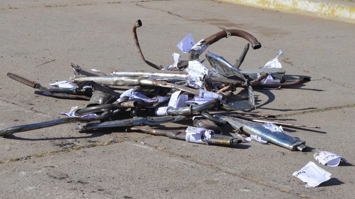 Destruyeron caños de escape en San Pedro de Jujuy.