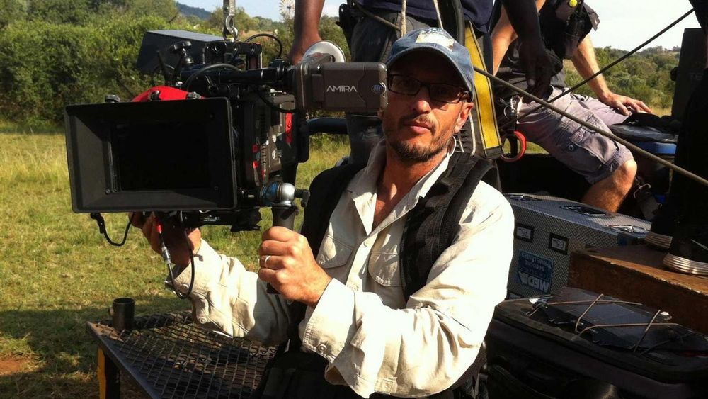 Dirigía un documental en Sudáfrica, una jirafa le dio un cabezazo y murió