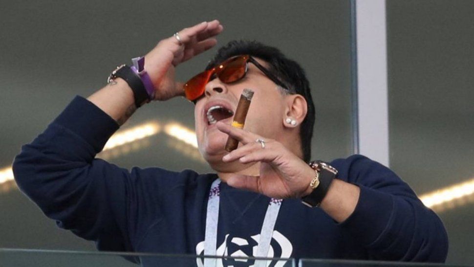 Maradona incumplió una ley rusa y pidió disculpas. Mirá lo que le pasó