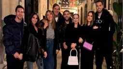 Messi estuvo cenando con amigos en Barcelona, y los rumores de su vuelta al club catalán se agiganta cada vez más.