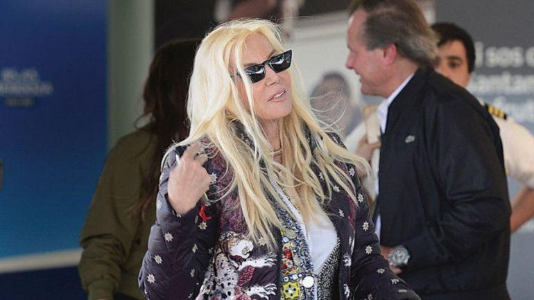 Susana Giménez volvió al país. La diva llegó en compañía de uno de los cachorros de Rita, su perra.