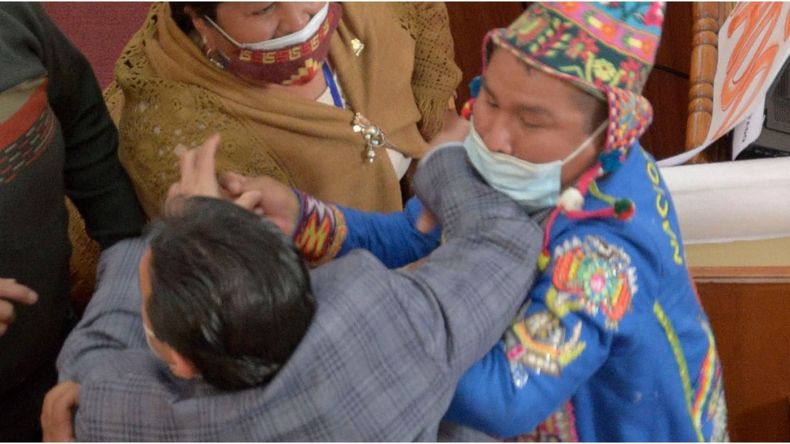 El gobernador enfrenta cargos por su supuesta participación activa en el derrocamiento de Evo Morales en 2019.