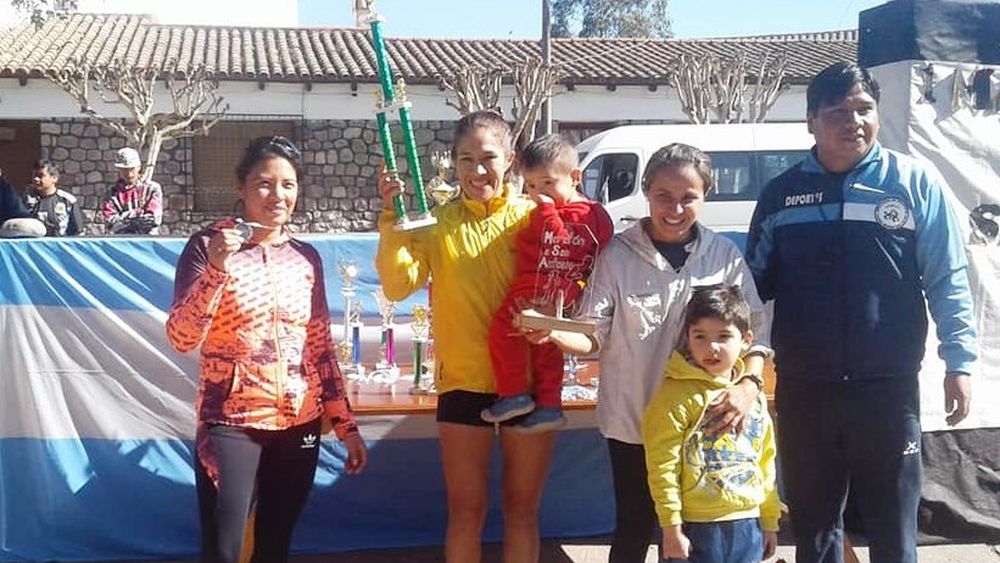 Más de cien atletas participaron de la maratón en San Antonio