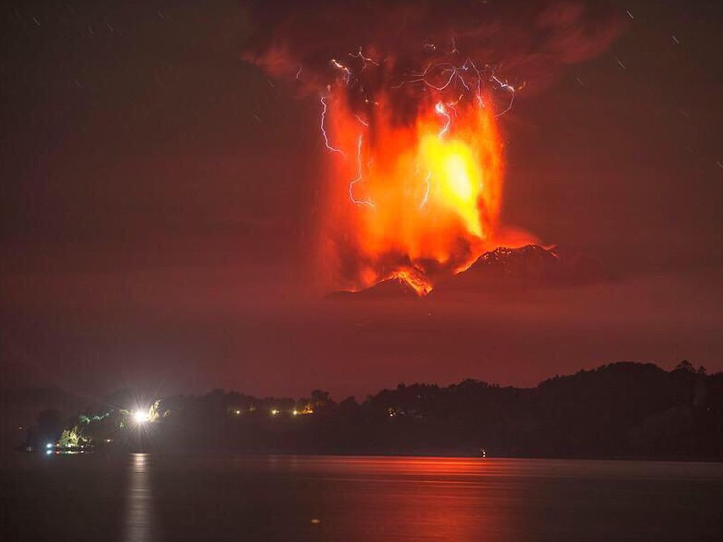 Volcán en plena actividad
