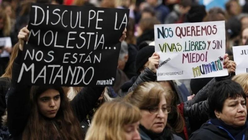Contra los femicidios. Mujeres durante una manifestación.