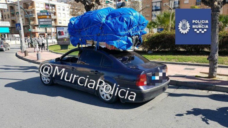 La Policía los paró por exceso de equipaje y encontraron a la hija entre las cosas