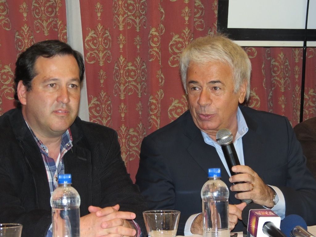 De la Sota en conferencia