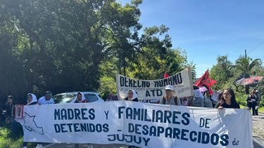 Familiares y organismos de Derechos Humanos marcharon en Guerrero