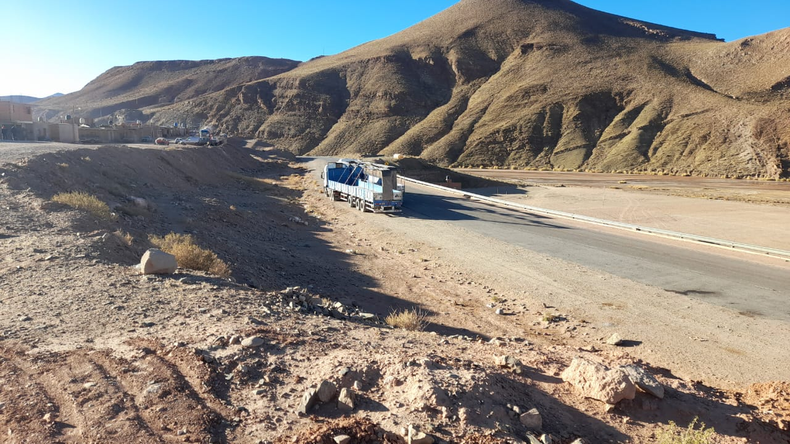 Camiones a la espera de cambios en las condiciones meteorológicas  