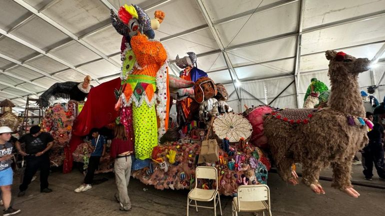 FNE 2024: La carroza que está tejida a crochet