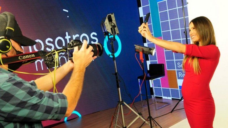 Pampita Ardohain confirmó que solo se tomará una semana por maternidad. /Foto: Télam