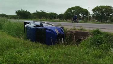 Intentó detenerse y terminó volcando la camioneta en la Ruta Nacional 66 Intentó detenerse y terminó volcando la camioneta en la Ruta Nacional 66