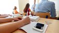 sin celular en clases ni recreos: volvimos a ver las rondas y charlas entre chicos
