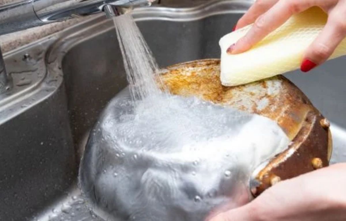 El truco casero definitivo para quitar la grasa de las ollas