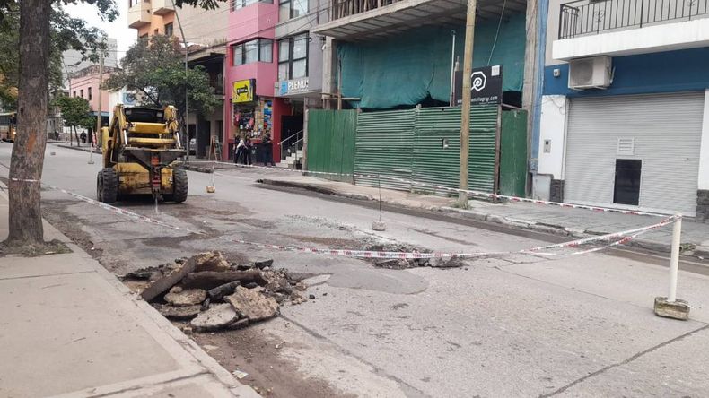 Corte de tránsito y desvío de colectivos en calle Salta
