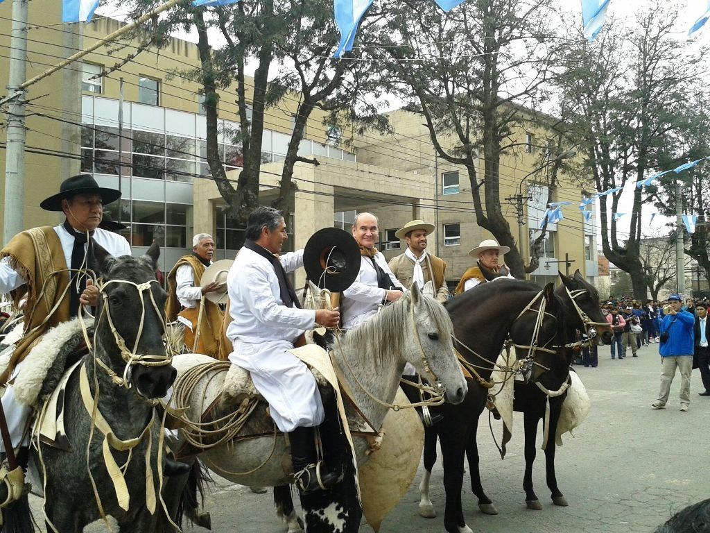 Inicio del desfile gaucho