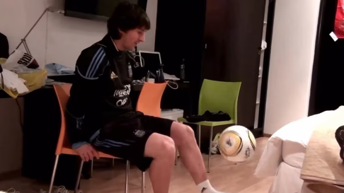 Todo Jujuy | El hipnótico video inédito de Messi haciendo jueguitos con la Jabulani en 2010