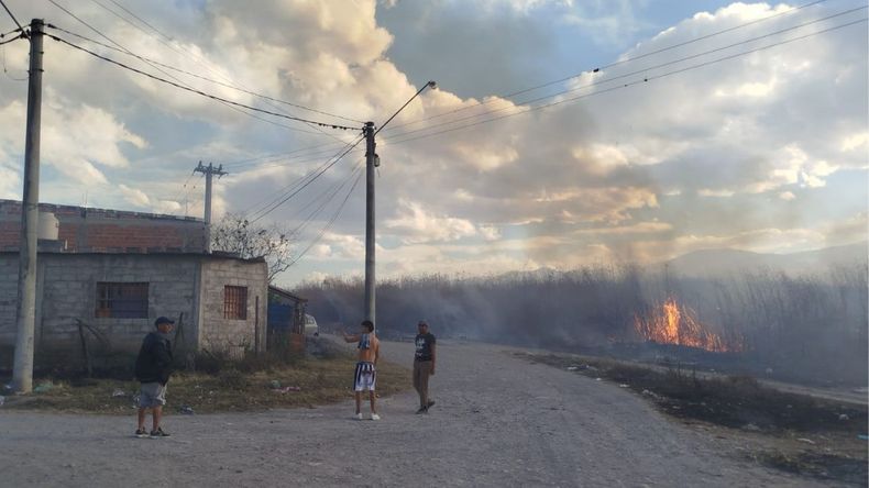 Sofocan el fuego en Palpalá y Alto Comedero.
