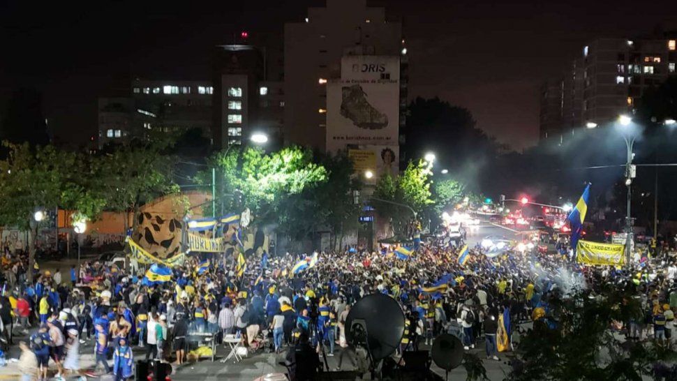 El plantel de Boca emprendió viaje hacia Madrid