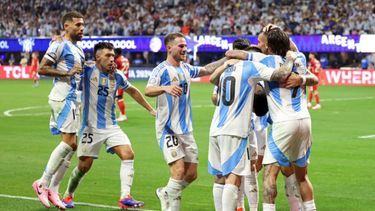 Argentina ganó en el debut