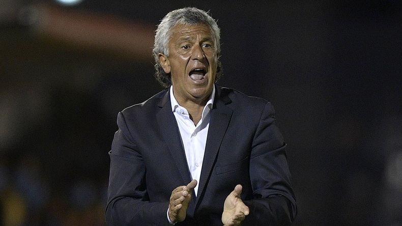 Pipo Gorosito, entrenador de Gimnasia, habló de lo sucedido y apuntó contra la policía.&nbsp;