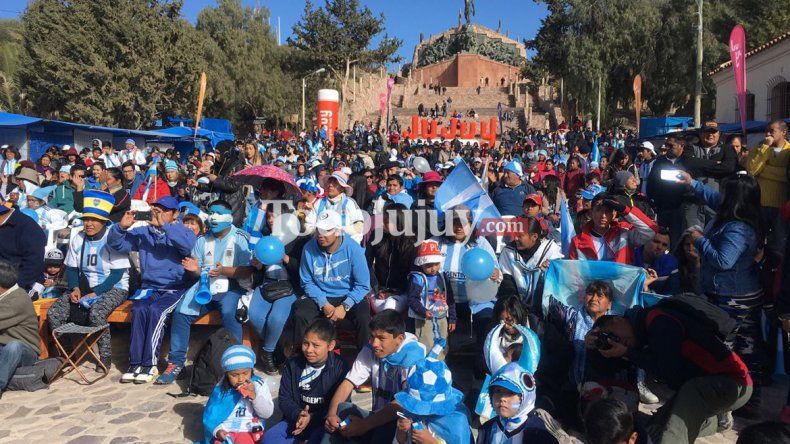 Una multitud vió el partido de Argentina en Humahuaca 