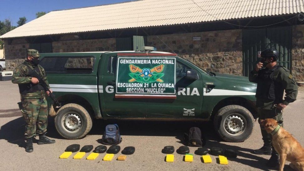 llevaban mas de 8 kilos de cocaina y 10 kilos de marihuana en mochilas