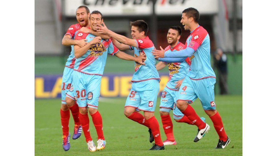 Arsenal goleó al Tomba