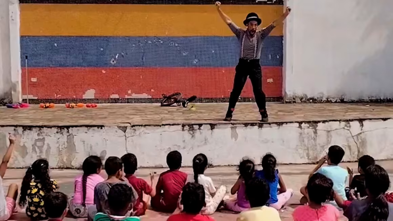 Artistas llevan alegría a los niños afectados por los terremotos en Venezuela