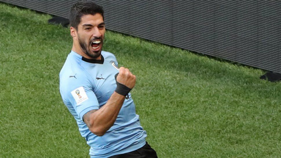 Uruguay, con un gol de Luis Suárez, le ganó a Arabia Saudita y clasificó a octavo