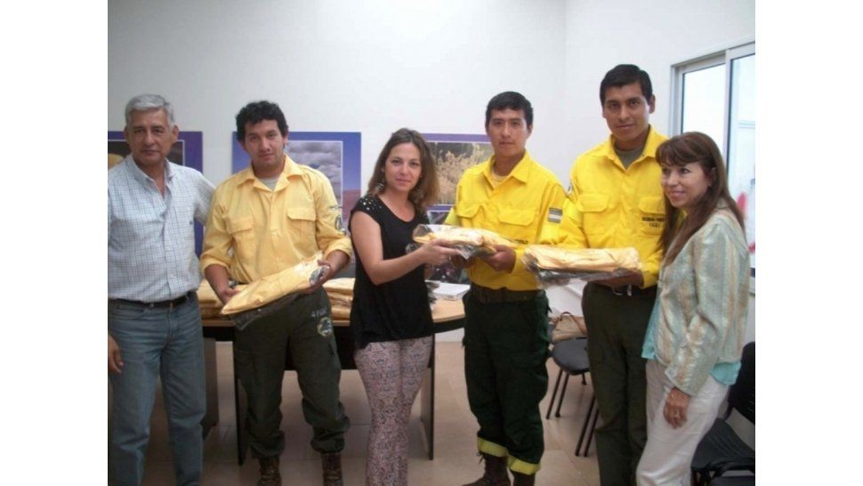 Brigadistas recibieron ropa de verano