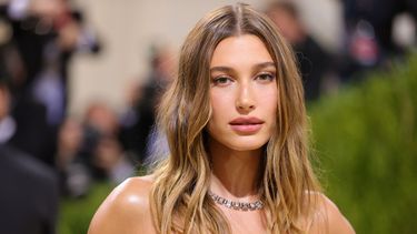 Hailey Baldwin fue internada por un coágulo en la cabeza.&nbsp;